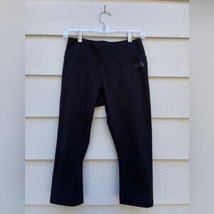 The North Face FLASHDRY Capri Leggings, Women’s Size Medium, Black